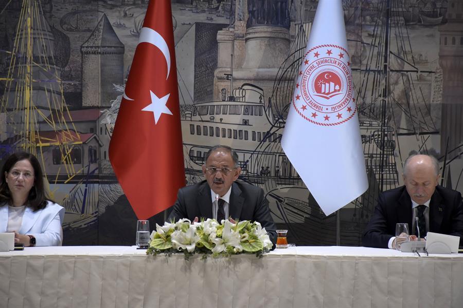 Enviornment minister unveils 4-stage quake plan for Istanbul