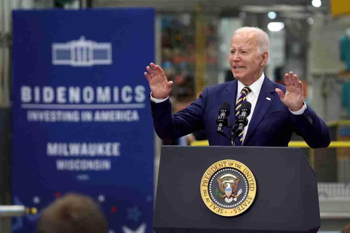 Bidens approval rating on economy stagnates