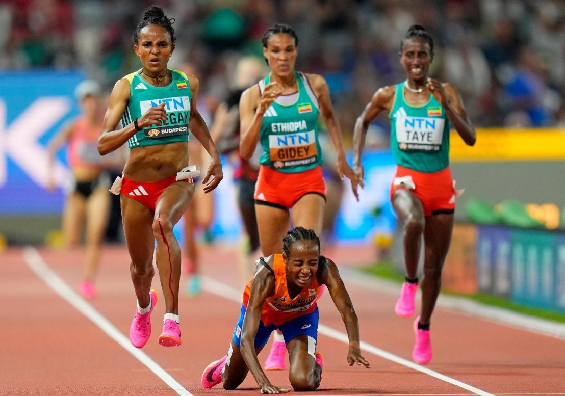 Hassan fall hands Tsegay world 10,000m title