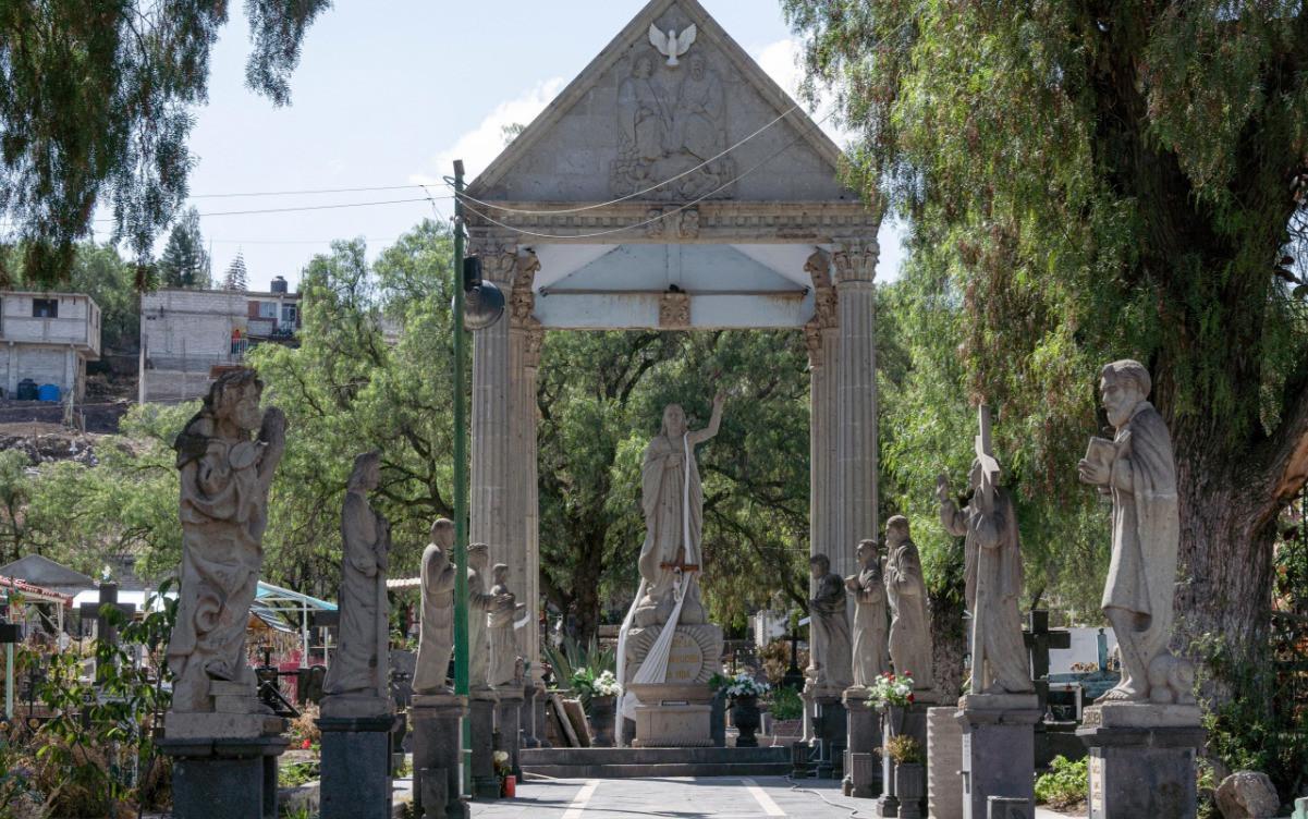 Traditional stone carvers chisel on in village swallowed by Mexico City