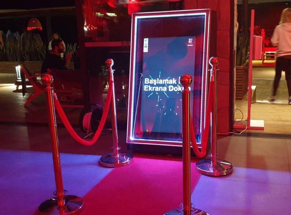 Photographers face new challenge as photo booths spread