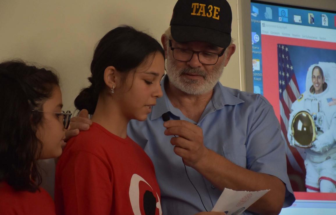 Turkish students chat with astronaut via radio