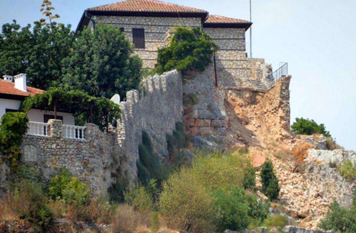 Decision on alleged damage to historic walls sparks controversy