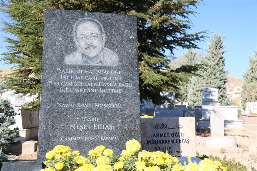 Turkish folk music icon remembered on death anniversary