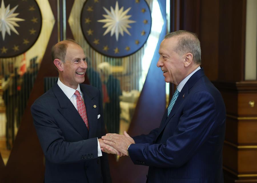 Erdoğan meets Prince Edward