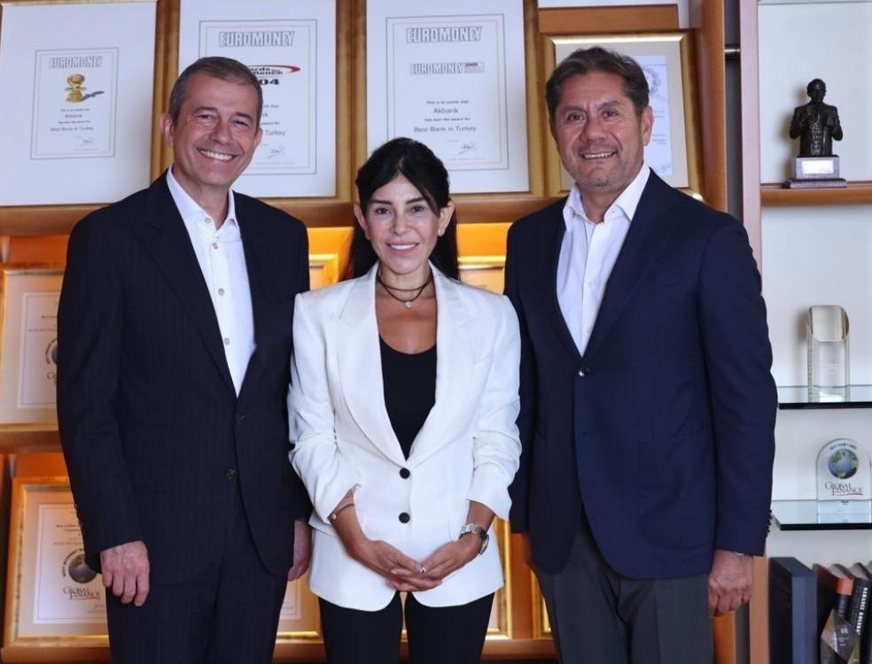 Akbank announces leadership transition