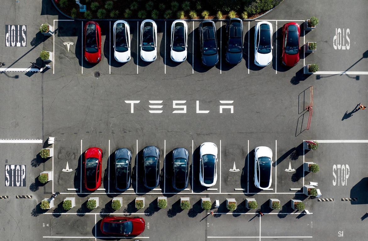 Tesla sales rise but fall short of expectations