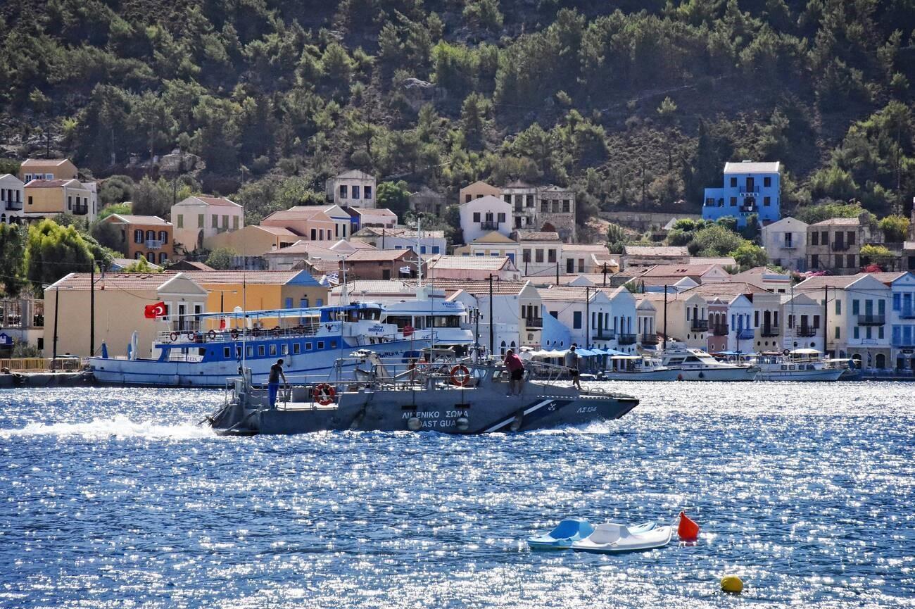 Turkish captain transfers injured girl from Greek island to Antalya