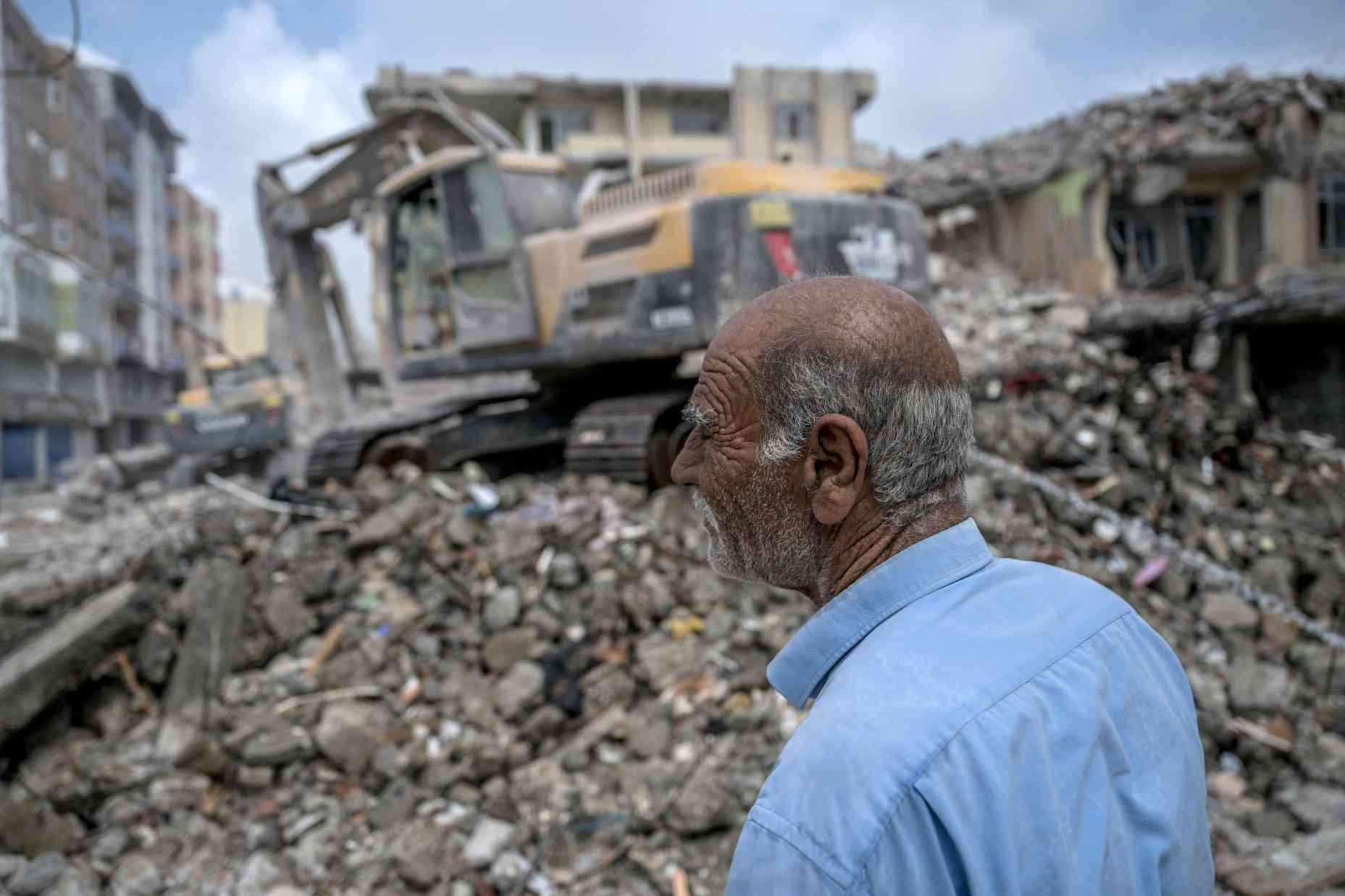 Minister announces new industrial zones in quake-hit region