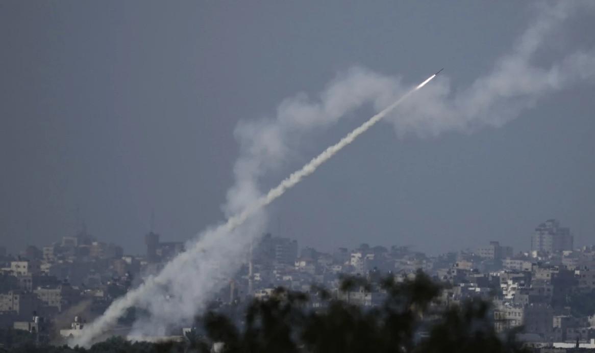 Gazas crowded hospitals near breaking point as Israeli ground invasion looms