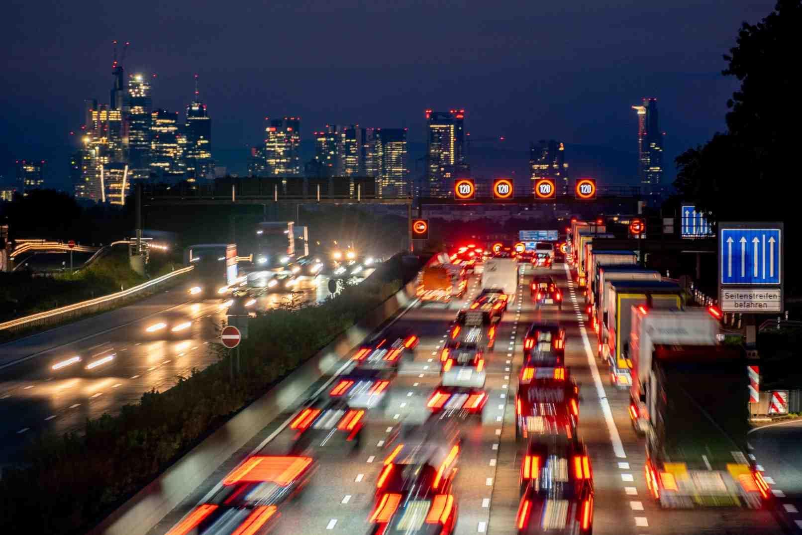 German investor morale improves in October
