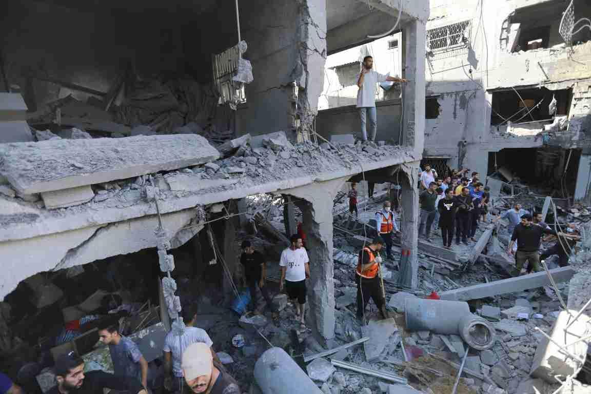 Besieged Palestinians await aid as Israel pounds Gaza