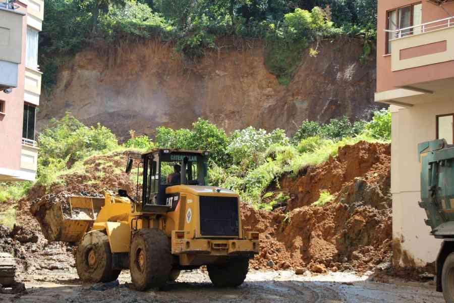 Minor quakes trigger landslides in Black Sea region: Expert
