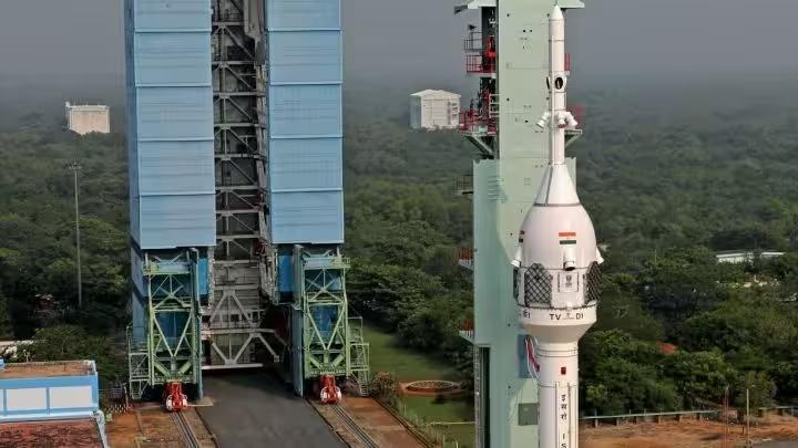 India launches key test for manned orbital mission