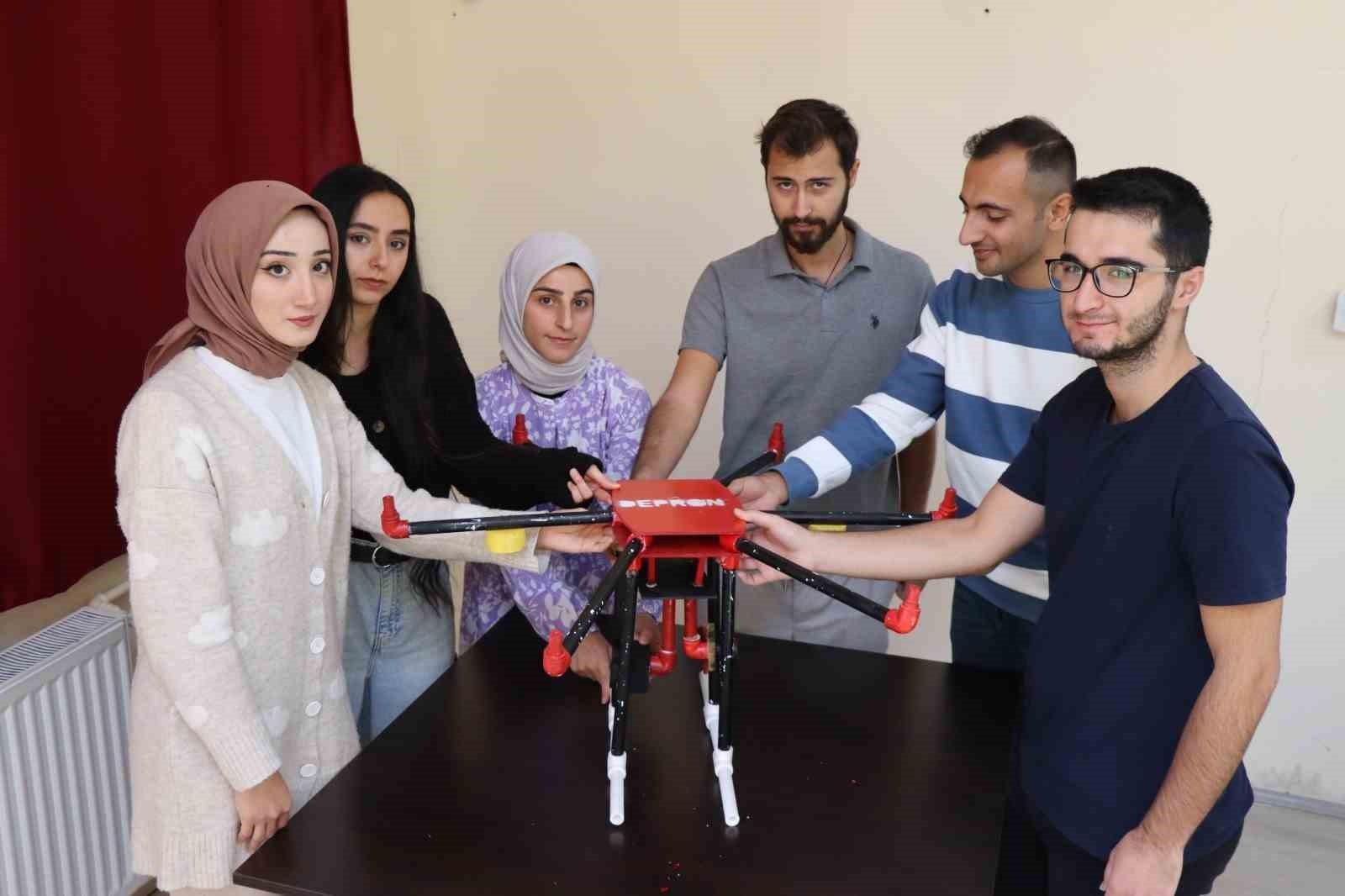 Quake survivors develop rescue drone