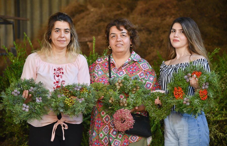 Locals start to craft Christmas wreaths for export