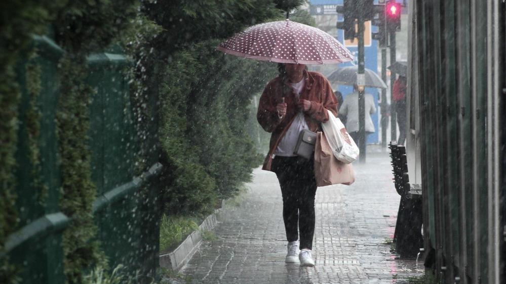 Meteorologists forecast rainy week across country