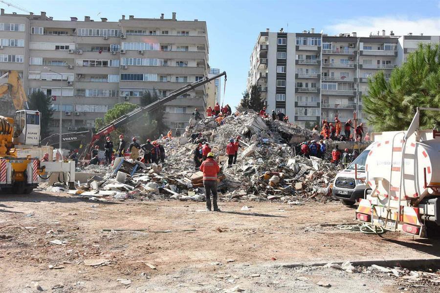 Ceremony held to commemorate people killed in İzmir quake