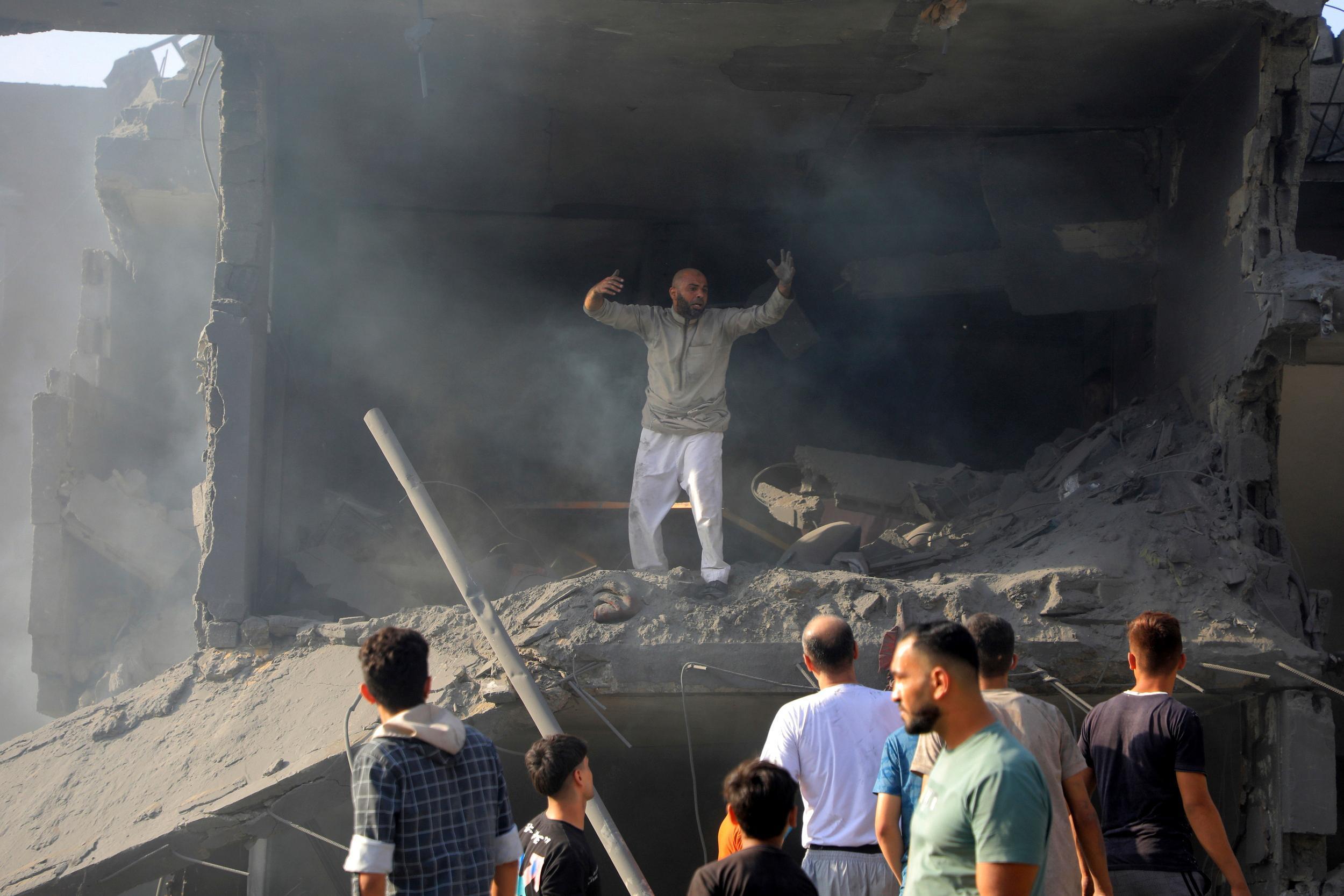 Israeli airstrikes hit refugee camp for a second day