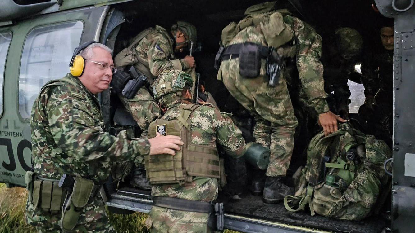 Colombian rebels suspend talks with government