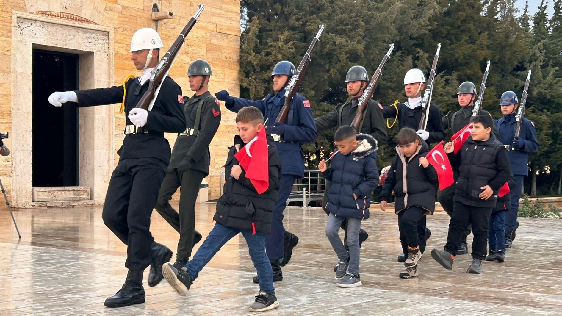 Students visit Anıtkabir after viral tribute video