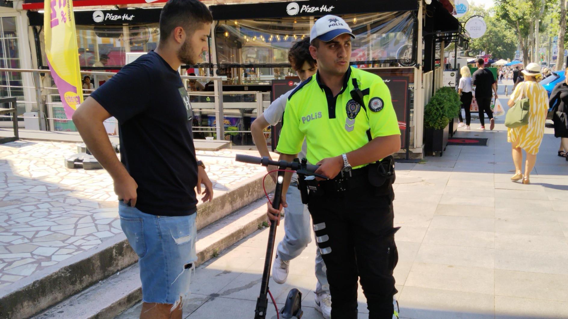 Speed limit reduced for e-scooters in Istanbul’s 5 districts