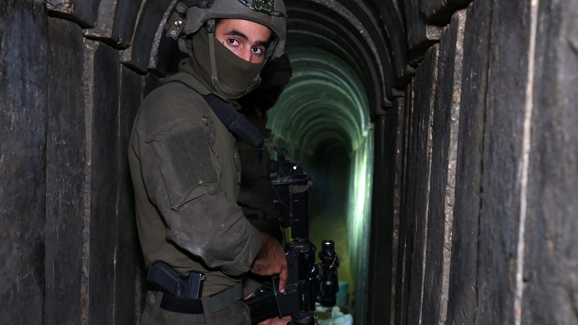 Israel unveils what it claims is a major Hamas militant hideout beneath Gaza Citys Shifa Hospital