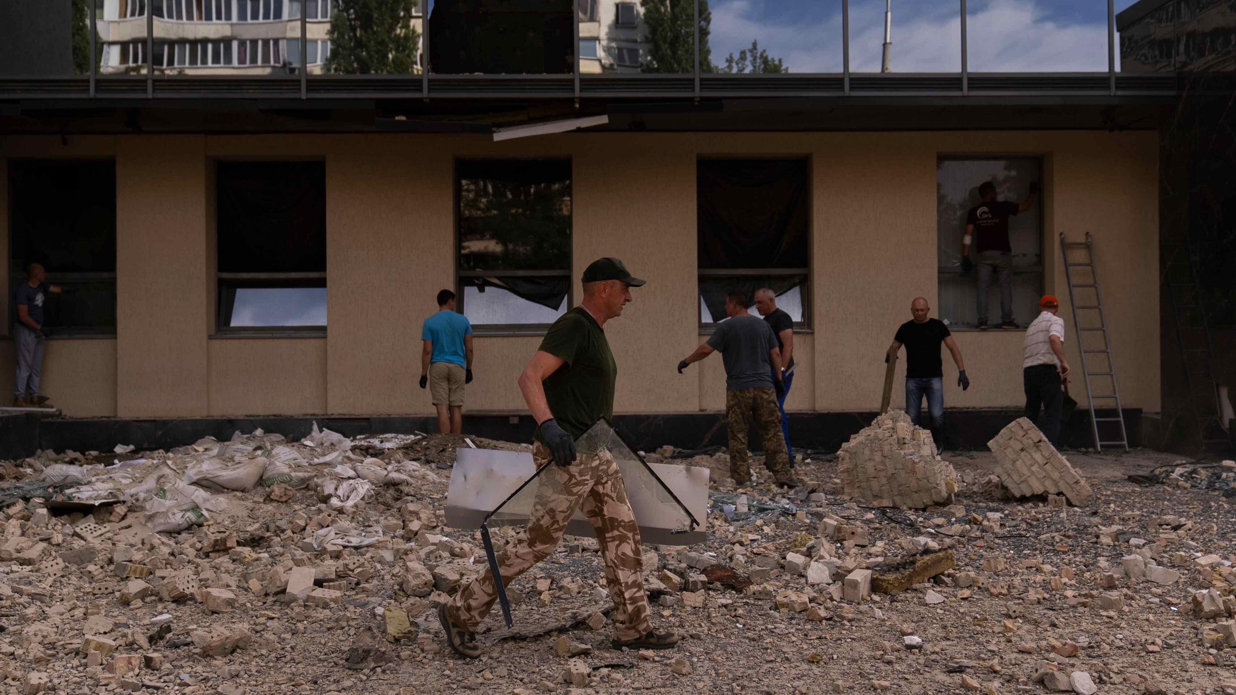 Overnight Russian drone attack on Kiev injures two, says mayor