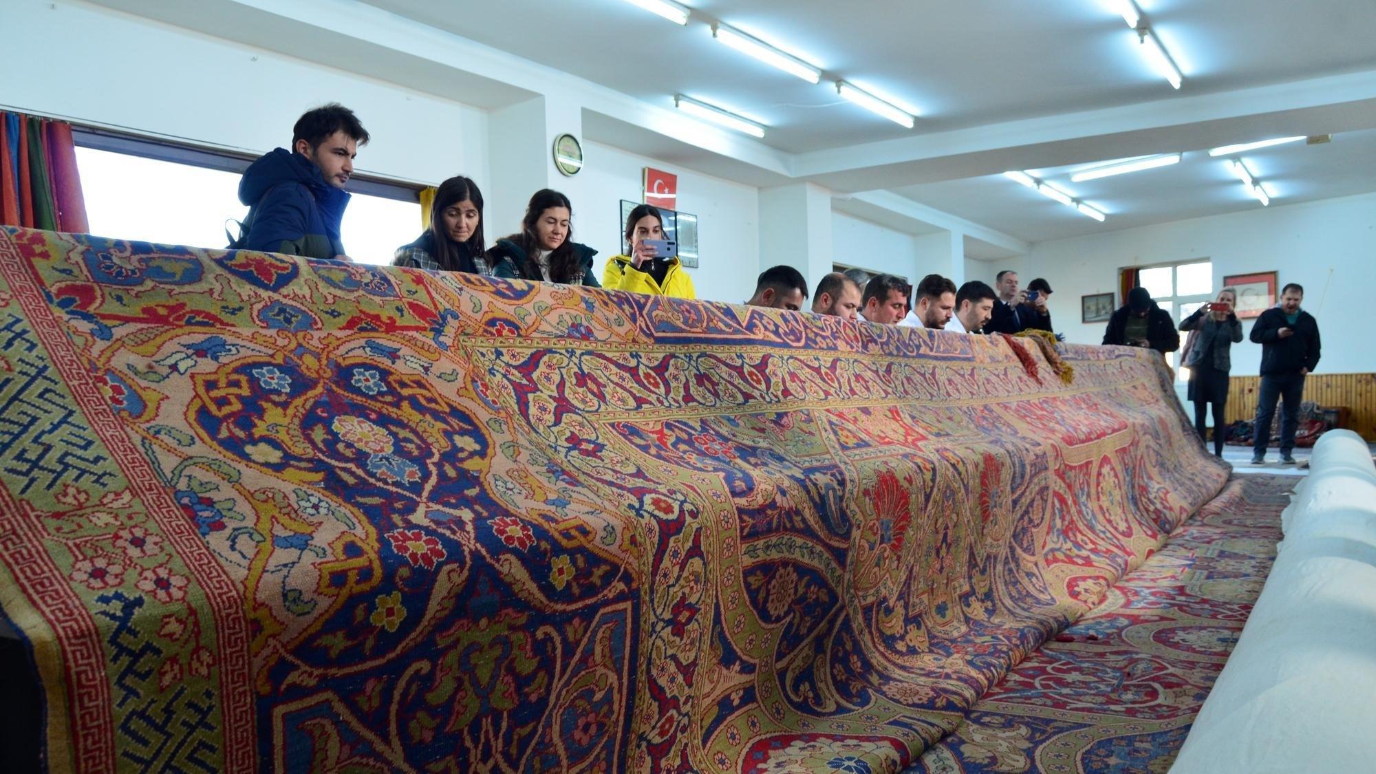 Carpet gifted to the Netherlands to be restored in Türkiye