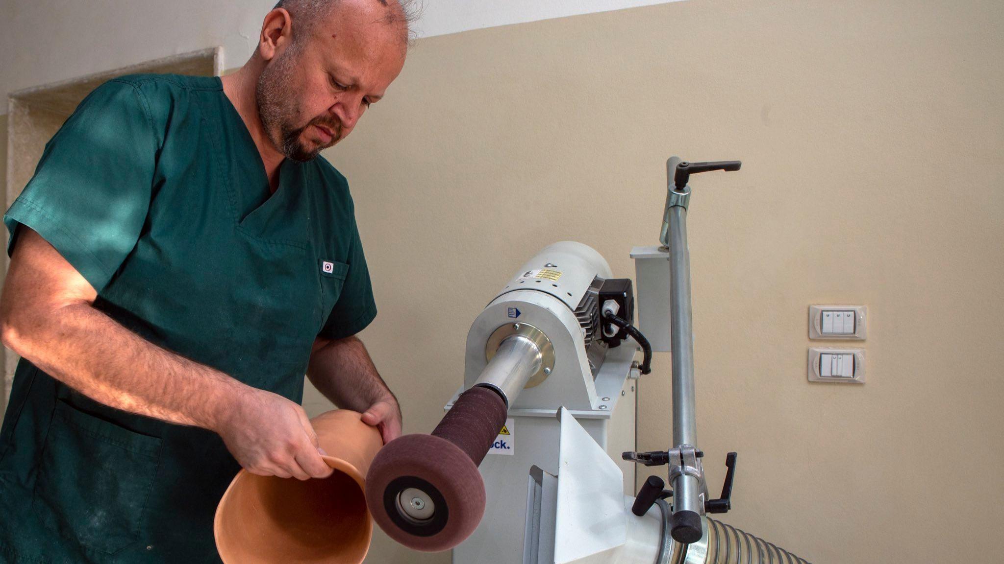 Earthquake victims receive free prostheses for limb loss