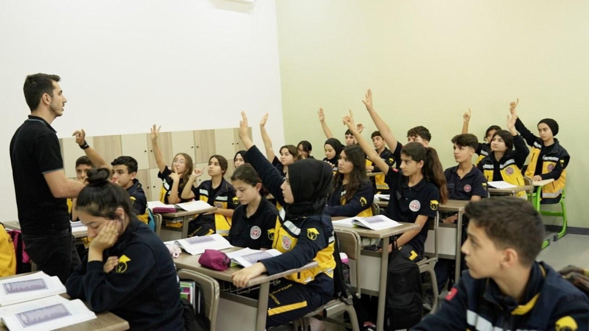 Etiquette lessons to be included in education curriculum