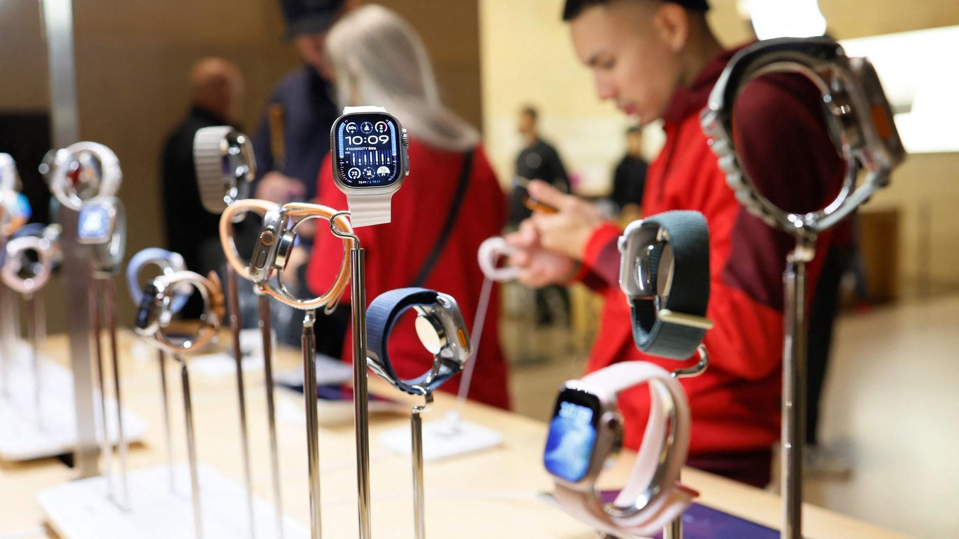 Apple stops some watch sales in US over patent dispute