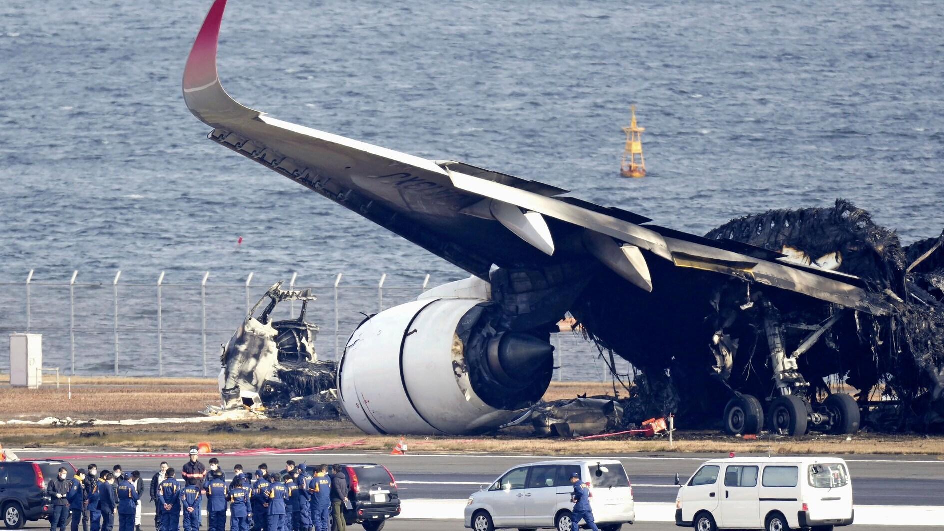 Japan Airlines pilots had no visual contact before collision