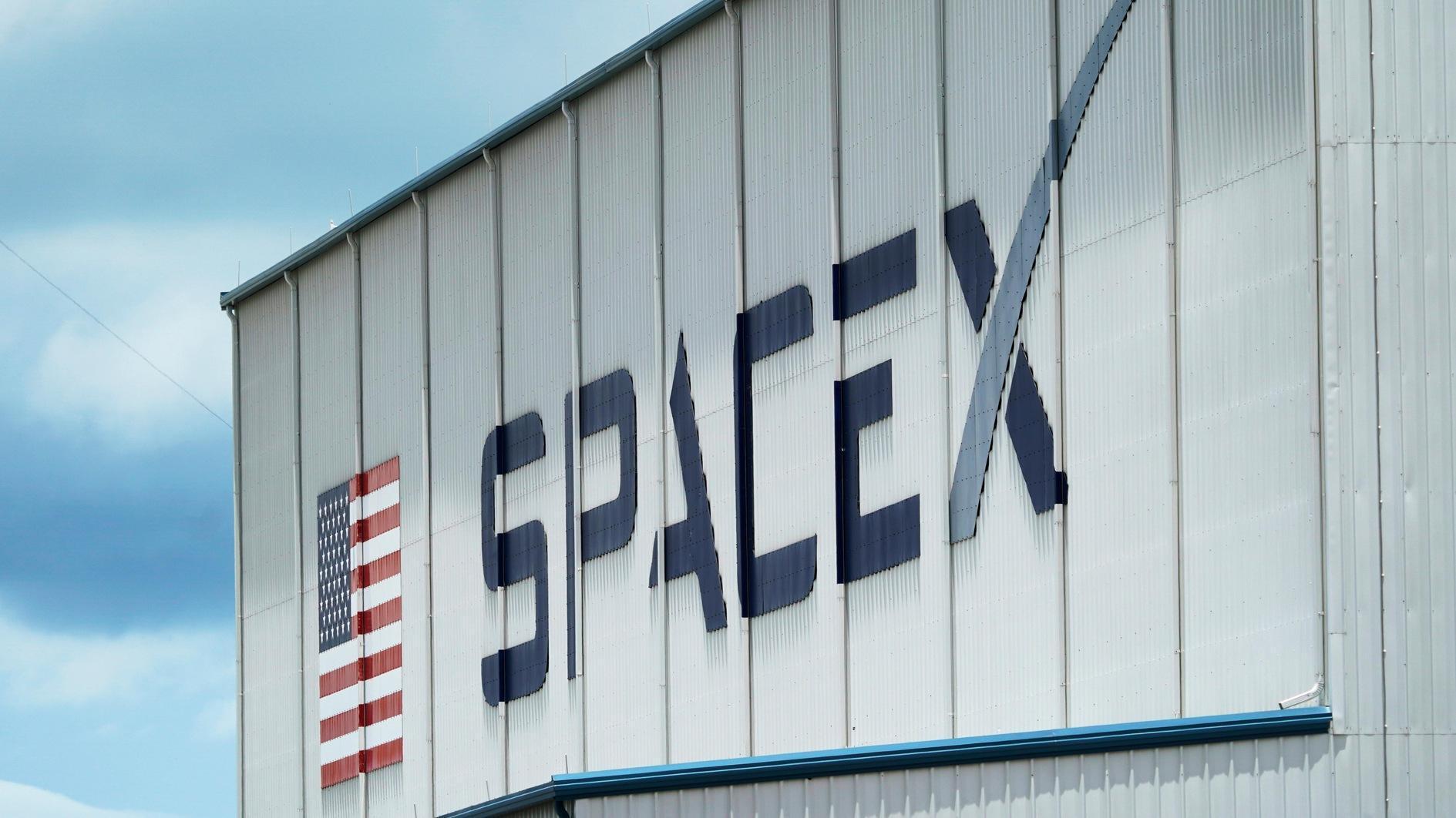 SpaceX sues to stop US hearing over fired workers