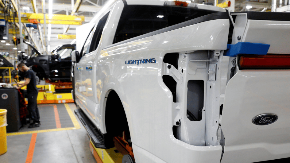 Ford cuts production of F-150 Lightning pickup