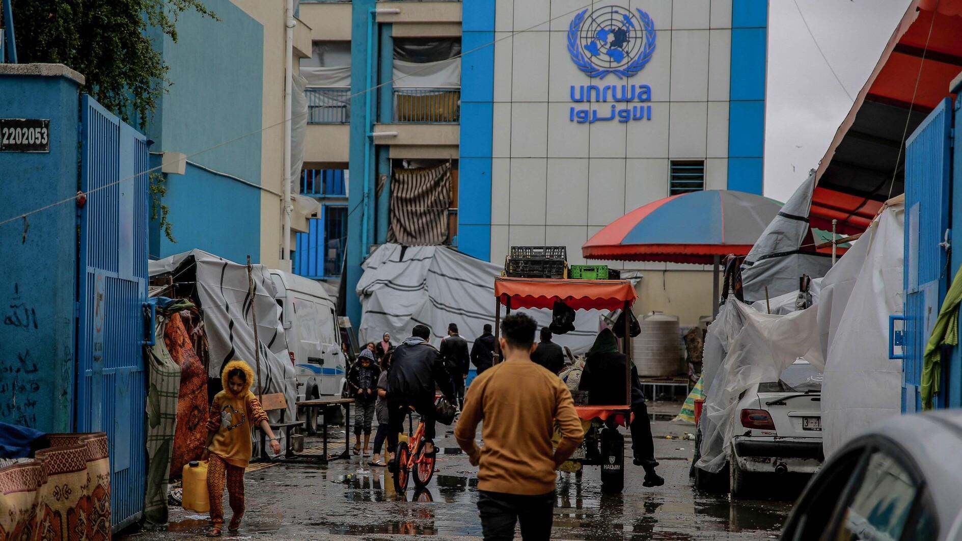 Israel floods Hamas tunnels as UN pleads for aid funding