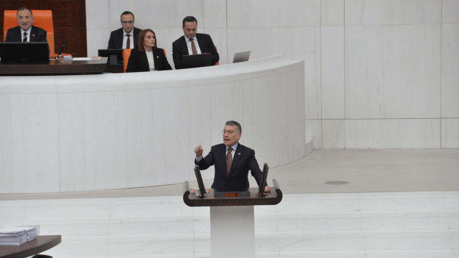 Parlamentet fjerner fengslet TİP-lovgiver fra sete