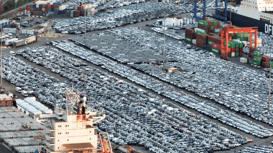 Foreign trade deficit shank in 2023: Data