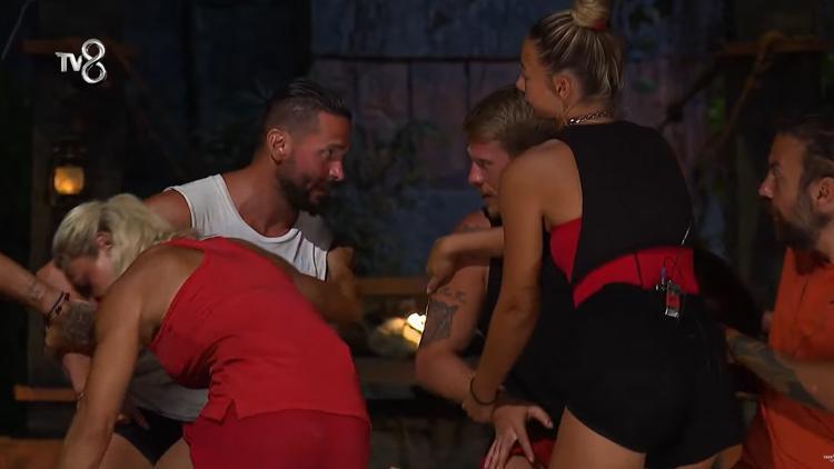 Dün akşam Survivor 3 eleme adayı kim oldu Survivor konseyinde Mustafa