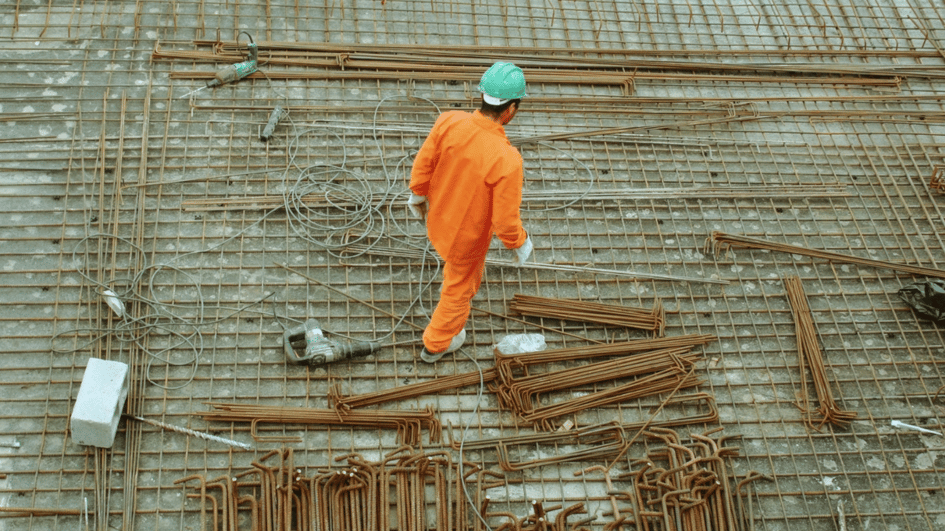 Data signal pick up in construction activity: Association
