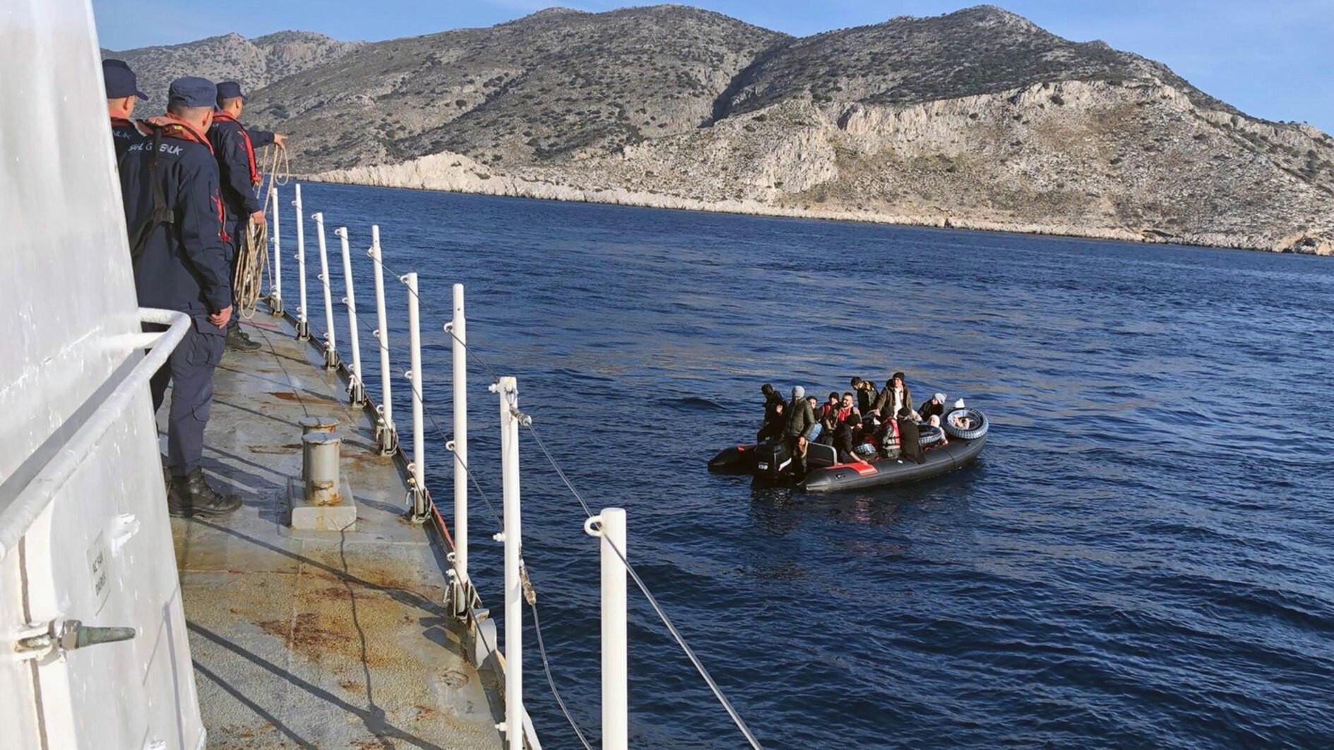 Some 24,000 migrants rescued in Turkish waters last year: Ministry