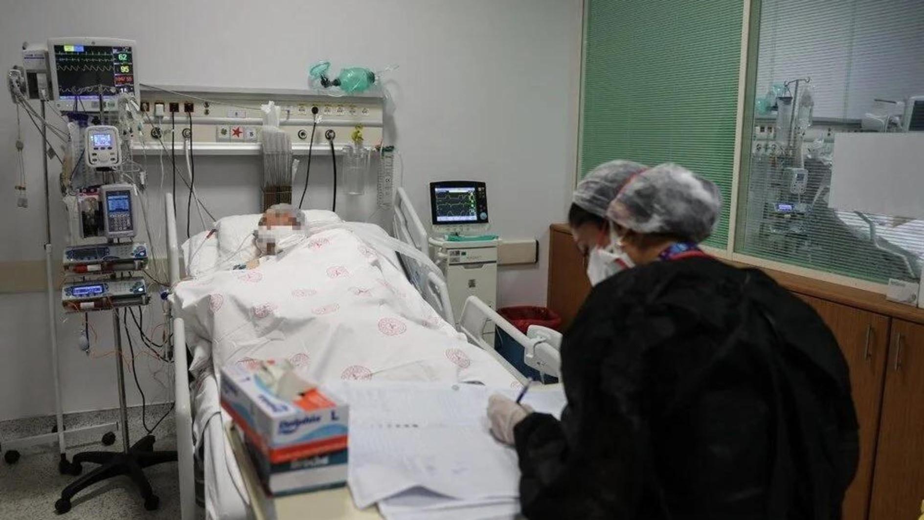 Minister unveils notable decline in ICU patient rate