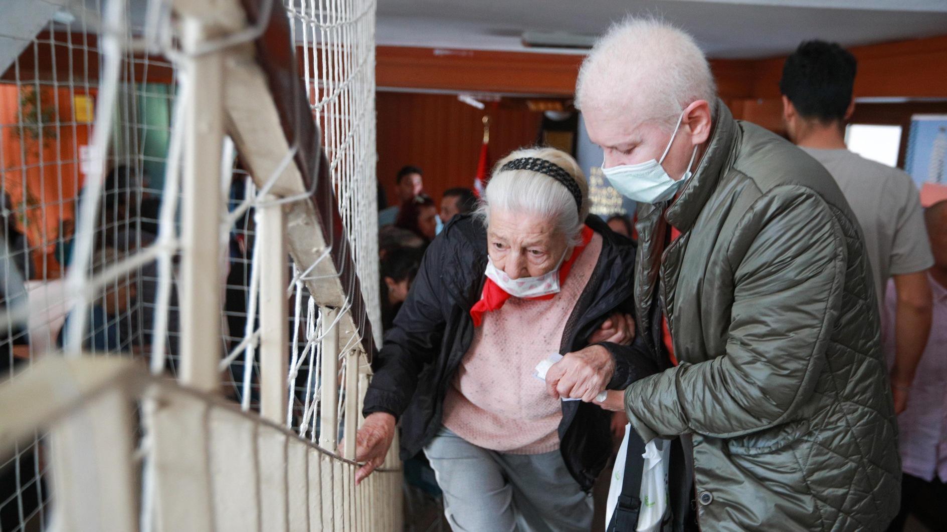 Experts urge rethink of social structure amidst aging population trend