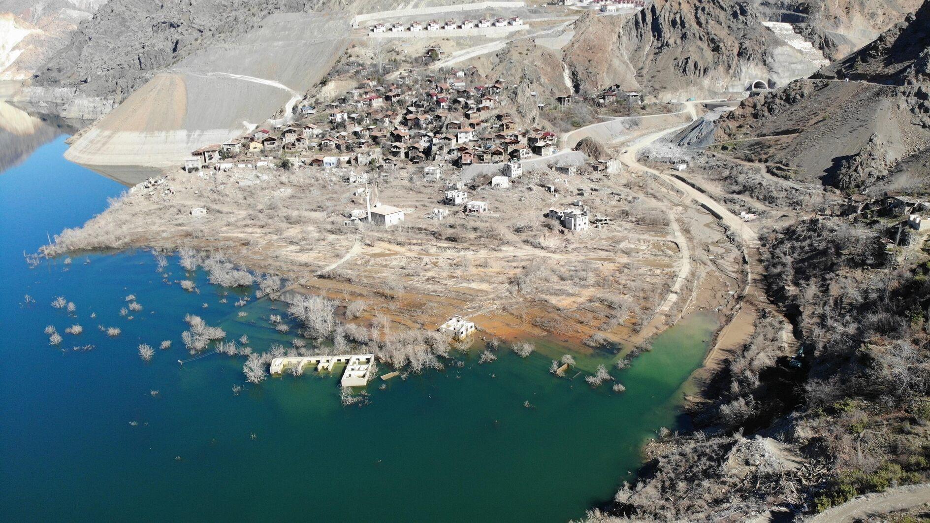 Medieval castle reappears after Yusufeli Dam water released