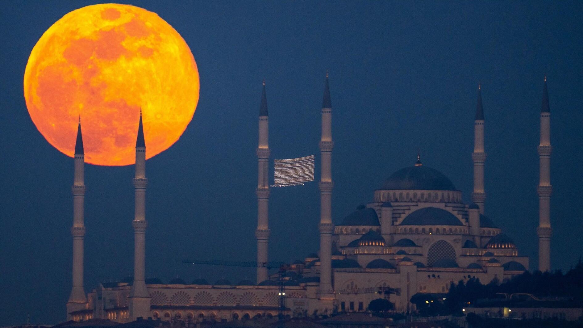 Mosques in Istanbul prepare for Ramadan with traditional Mahya illuminations
