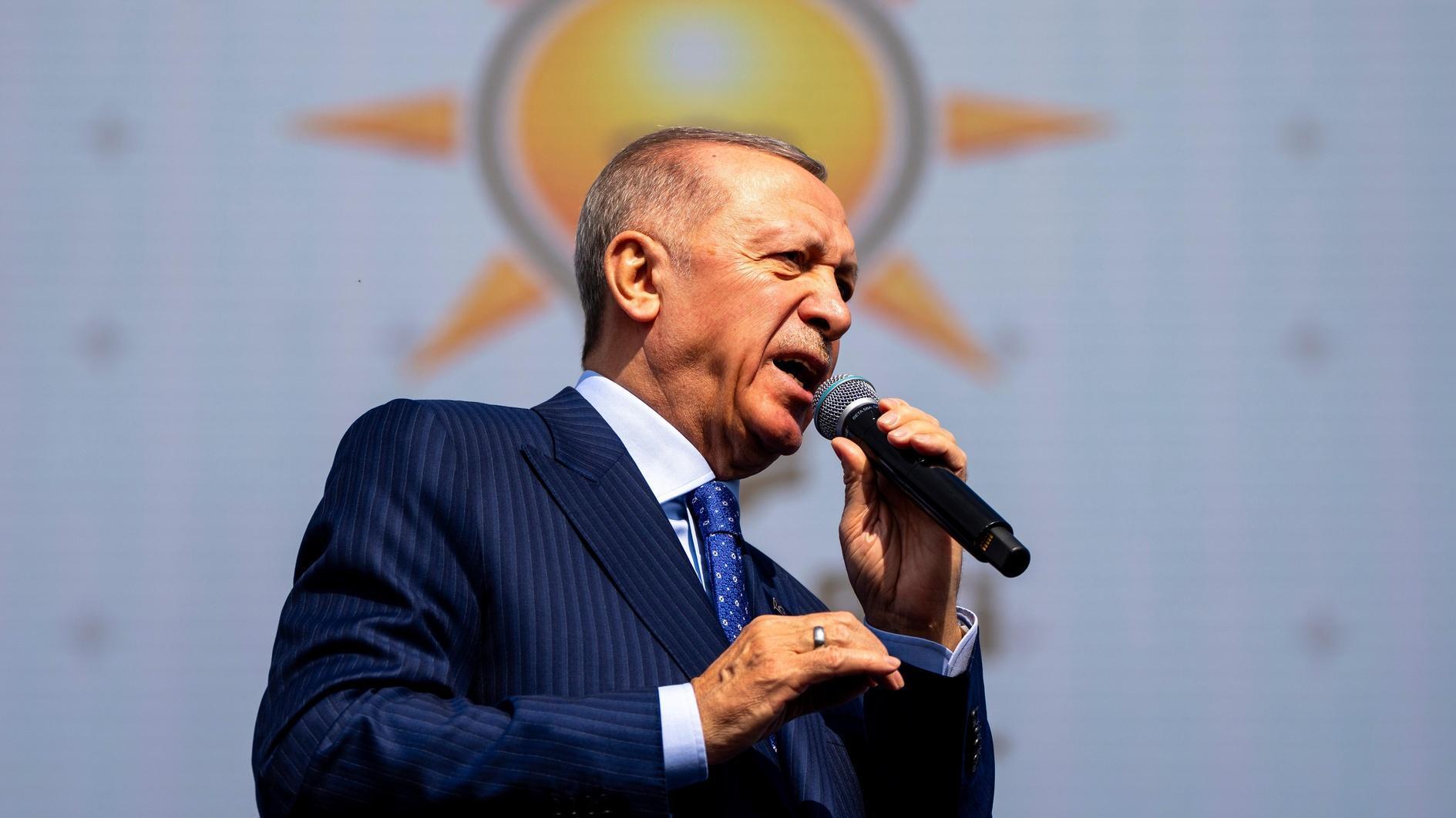 Erdoğan vows to address concerns after AKPs election setback