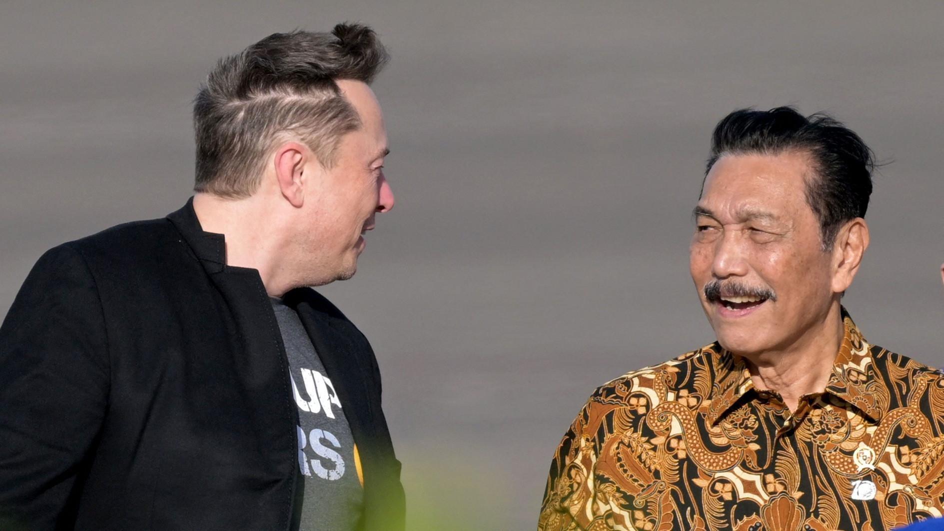 Tycoon Musk touches down in Bali for Starlink launch