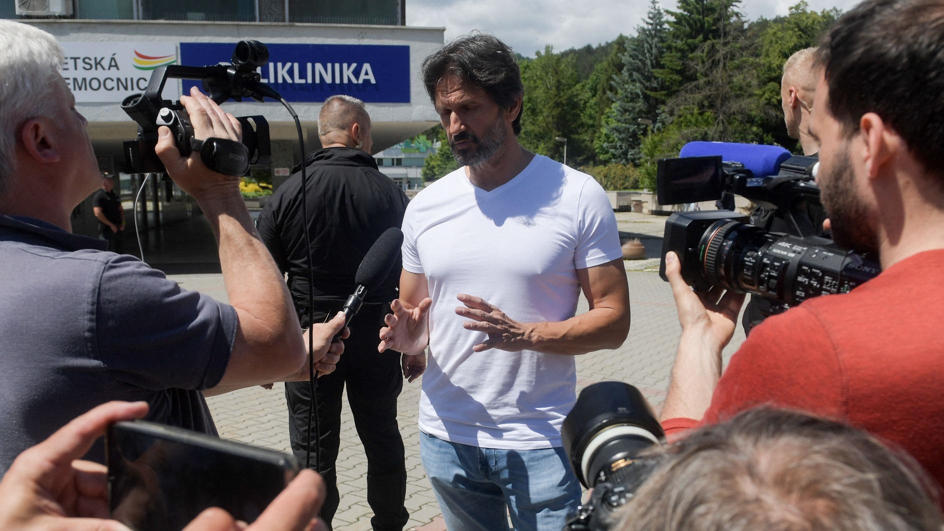 Slovak PMs life ‘no longer in danger’ after shooting