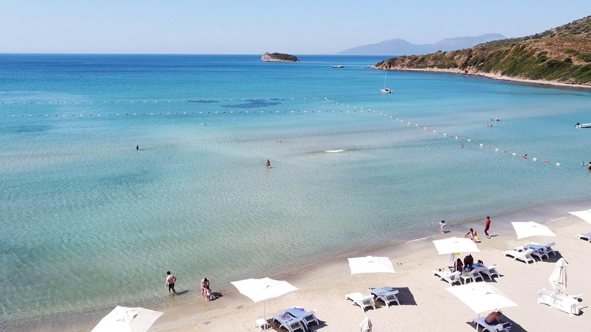 Minister unveils initiative for expanding public access to beaches