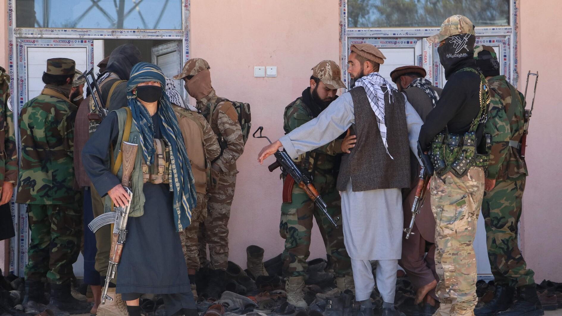 ISIL claims deadly Afghanistan attack on tourists